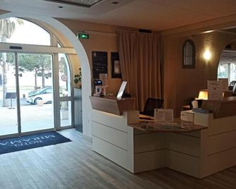 Hotel Restaurant Miramar L'orchidee - La Ciotat - Front desk