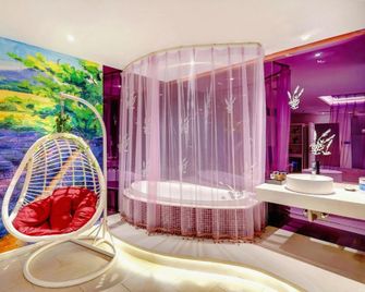 Five Leaf Clover Boutique Hotel (Harbin Haxi Wanda Plaza) - Harbin - Sovrum