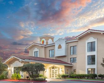 Super 8 by Wyndham Austell/Six Flags - Austell - Building