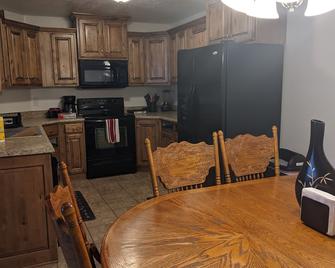 The Tuscan Lodge - Payson - Kitchen