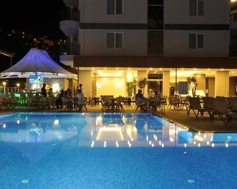 Vega Green Apart Hotel - Alanya - Piscina