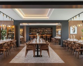 One66 - Luxury Aparthotel - בראסוב - מסעדה