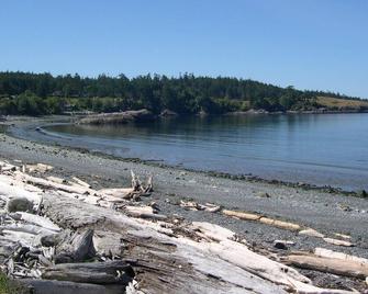 Beachfront with Spectacular Sunsets. Lopez Island - Lopez Island - Beach