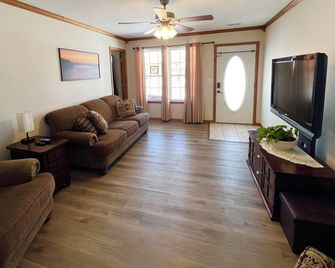 Relax Enjoy Mid-Missouri With Fenced In - Boonville - Вітальня