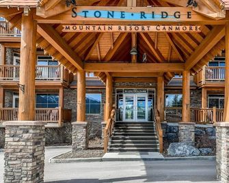 Deluxe Poolside Suite - Sleeps 8 | Resort Perks - Canmore - Gebouw
