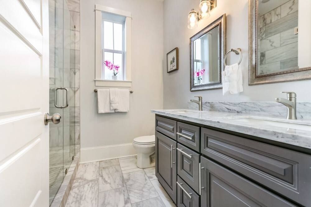 Spacious 5 Br Retreat - Pool - Near It All! - New Orleans - Bathroom