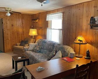 Quaint Cabin In The Northern Wi Woods - Mountain - Sala de estar