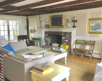 Classic Cape Cod home with private beach - Provincetown - Sala de estar