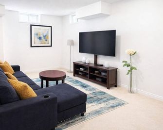 Cozy Guest Suite with Private Bathroom & Entrance - Milton - Obývací pokoj