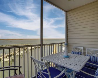 Walk to Main St Condo with Pool Access in Crisfield - Crisfield - Balcón