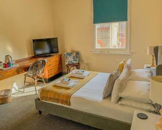 The White Horse Hotel - Leiston - Bedroom