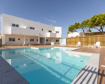 Sagres Sun Stay - Surf Camp & Hostel - Sagres - Pool