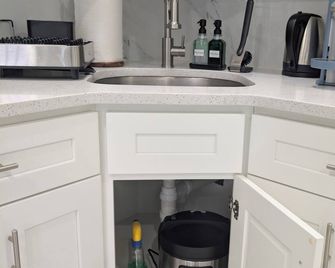 Modern Comfort - Minimal Style - Elmont - Kitchen