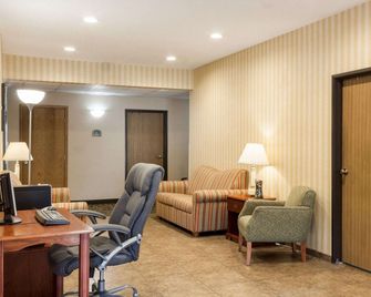 Quality Inn Brookings-University - Brookings - Obývací pokoj