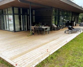 Kyhlsro - Strandnära Designhus - Borrby - Terasa