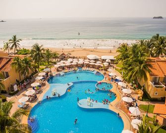 Beachfront 2 Bedroom Condo at Tesoro Hotel & Condo Resort - Ixtapa - Pool