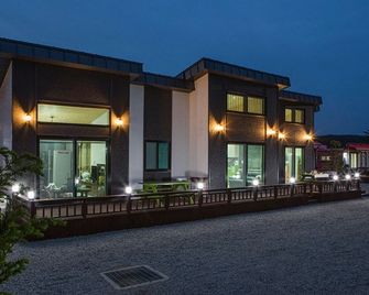 Taean Mageompo Leisure House - Taean - Building