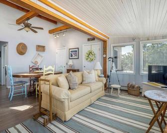 Poppys Private Beach Paradise: Wading Ri - Wading River - Sala de estar