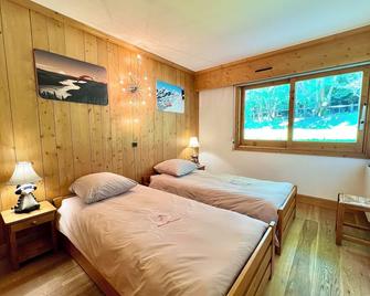 Duplex with bedroom & bathroom in a quiet area close to gondola and city center - Megève - Phòng ngủ