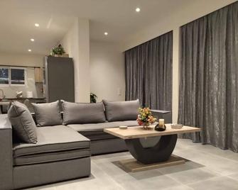 Aqua Luxury Suites by Estia - Roda - Huiskamer