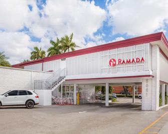 Ramada by Wyndham Miami Springs/Miami International Airport - Miami Springs - Building