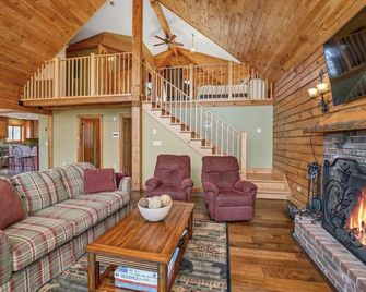 Lake Winnipesaukee, Suissevale Modern Cabin - Moultonborough - Huiskamer