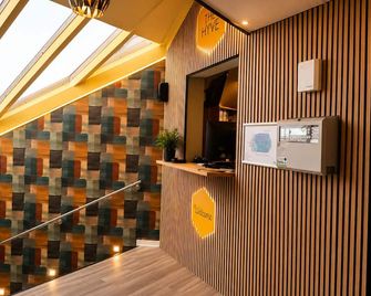 The Hyve Budget Hotel Rotterdam - Rotterdam - Recepción