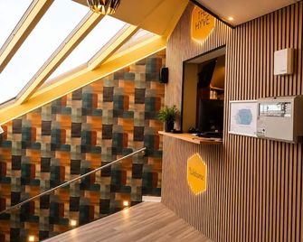 The Hyve Budget Hotel Rotterdam - Rotterdam - Front desk