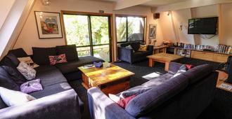 Haka Lodge Christchurch - Hostel - Christchurch - Living room