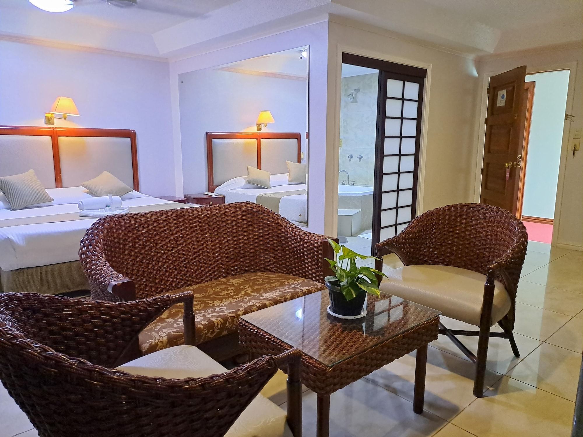 Wild Orchid Resort - Angeles City