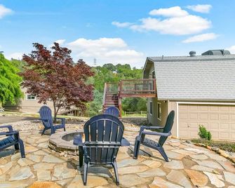 Private 1br Guesthouse Close to Dt Auburn - Auburn - Patio