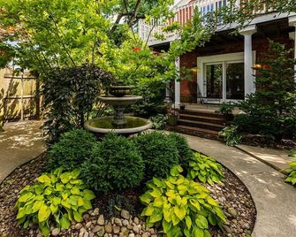 The Mount Vernon Inn - Mount Vernon - Outdoors view