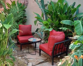 Om on the Range, Sea Horse Casita/No pets/No Smoking - Apache Junction - Patio