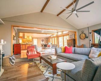 Esopus Escape: Pool, Hot Tub & Media Room - New Paltz - Sala de estar