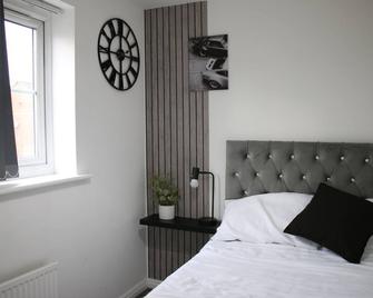 3 Bedroom House Close to City Centre Free Parking - Mánchester - Habitación