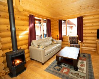 Beartooth Hideaway Inn & Cabins - Red Lodge - Living room