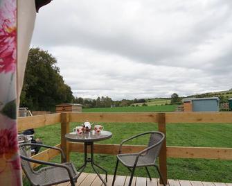 Jura @ Westcote Glamping - Hawick - Patio
