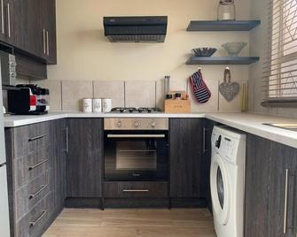 Orange Breeze Self-Catering Apartment - Kakamas - Cocina