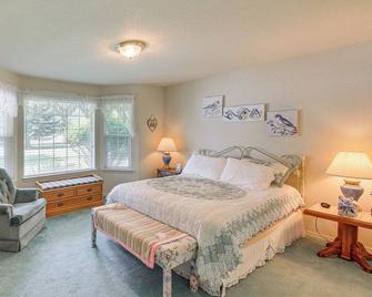 Moyie Springs Home with Views, Near Kootenay River! - Bonners Ferry - Schlafzimmer