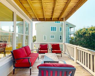Sound view home with large deck and close proximity to the beach - Indian Beach - Balcony