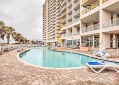 Oceanfront N Myrtle Beach Condo with Hot Tub! - North Myrtle Beach - Pool