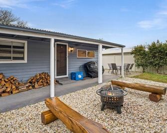 Cute Renovated Cottage - close to Eureka Park - Cambrian Hill - Patio
