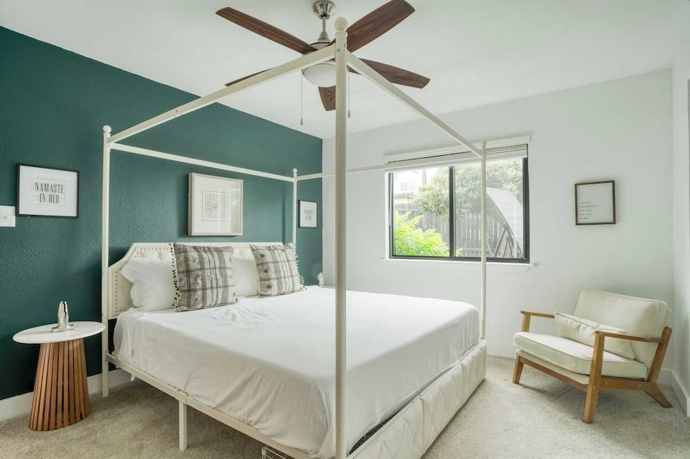 ستيليش ريتريت، شيرد بول آند يارد نير داون تاون فيرلاون لين إيه باي أفانتستاي - أوستن - غرفة نوم