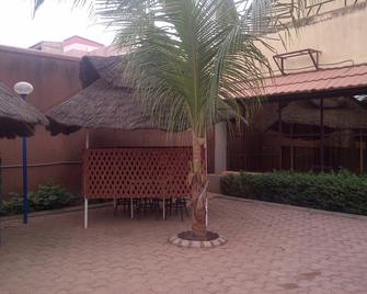 Ouaga Beach Hotel - Ouagadougou - Innenhof