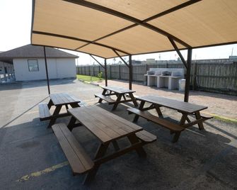 Port Isla Inn - פורט איזבל - פטיו