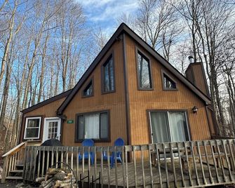 Community fees included! A family-friendly retreat in the heart of the Poconos. - Pocono Pines - Building