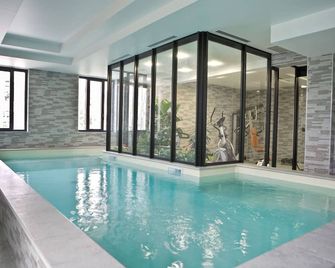 Best Western Plus Hotel des Francs - Soissons - Pool