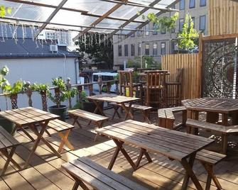 Worldtreck Dinner & Guesthouse Pise - Nagano - Patio