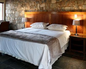 Big Oak Cottages - Dullstroom - Bedroom