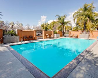 Hyatt Place Ontario/Rancho Cucamonga - Онтаріо - Басейн